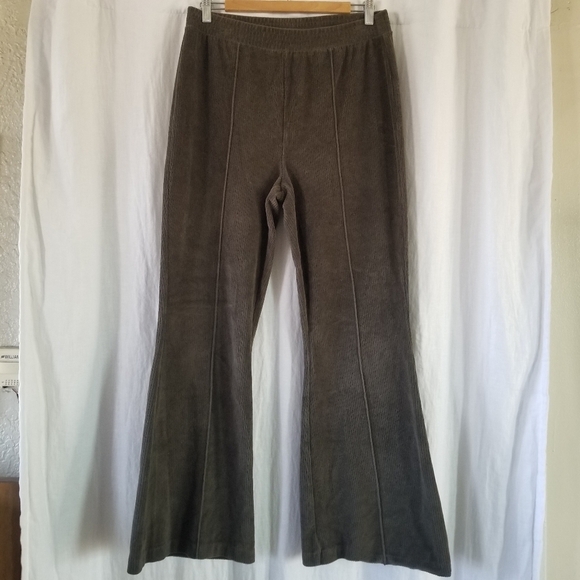 Aerie | Groove-On Rin Velour Flare Pants - Picture 3 of 12